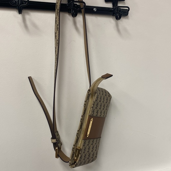 Michael Kors belt bag - Picture 2 of 7